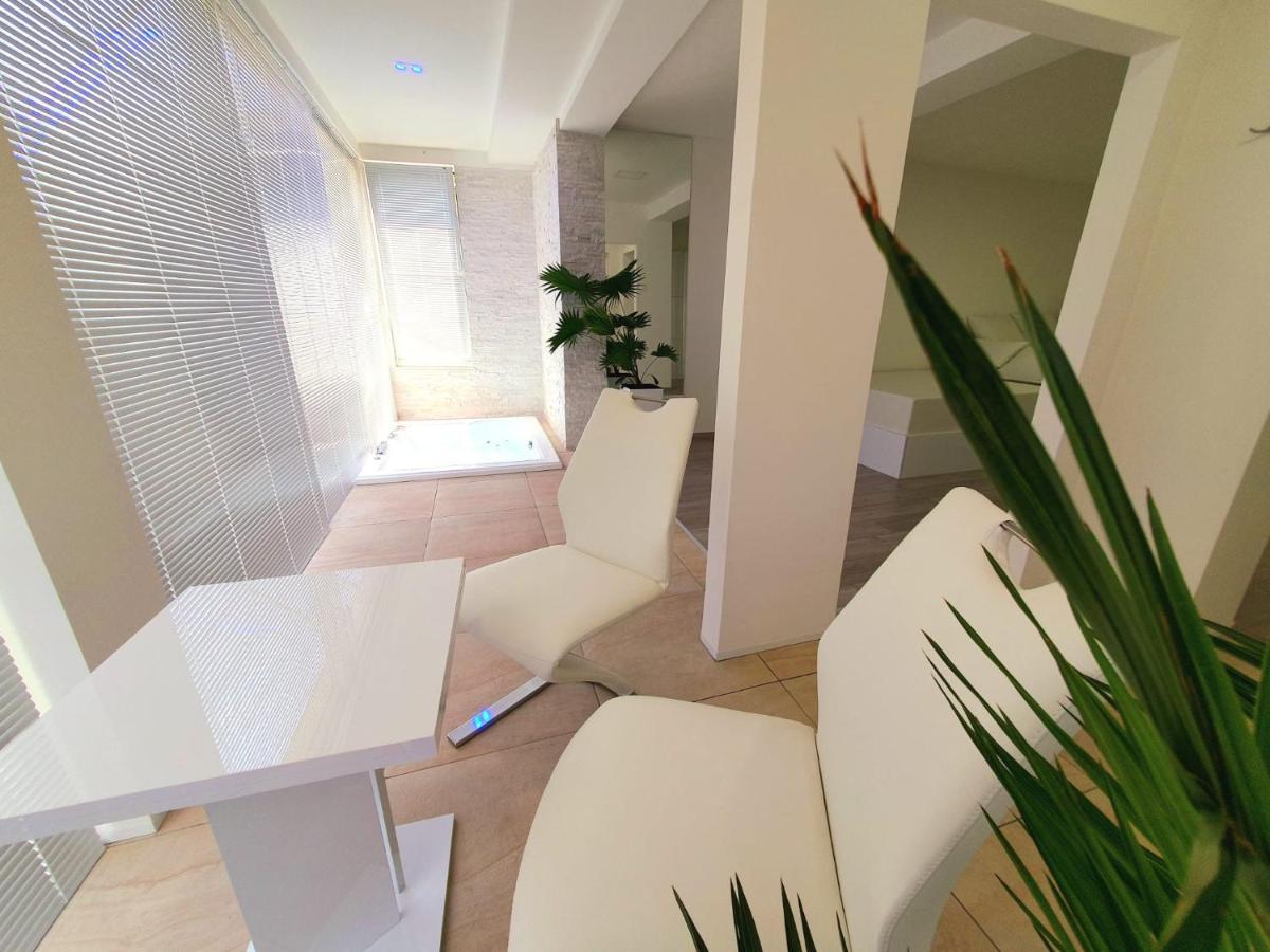 Penthouse Jacuzzi & Pool Apartmants Opatija Eksteriør billede